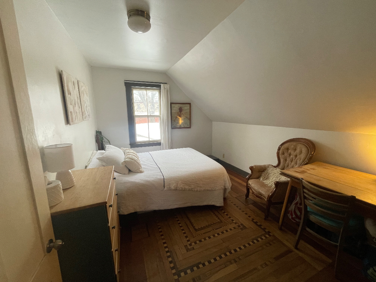 Private Peaceful Bedroom in Brattleboro - Photo 1