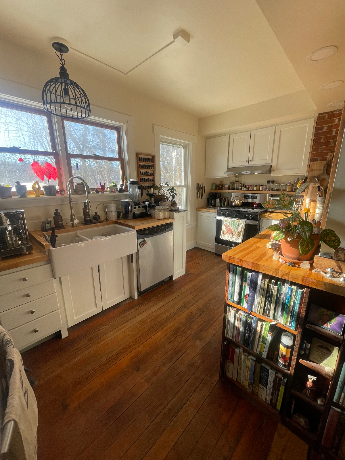 Private Peaceful Bedroom in Brattleboro - Photo 4