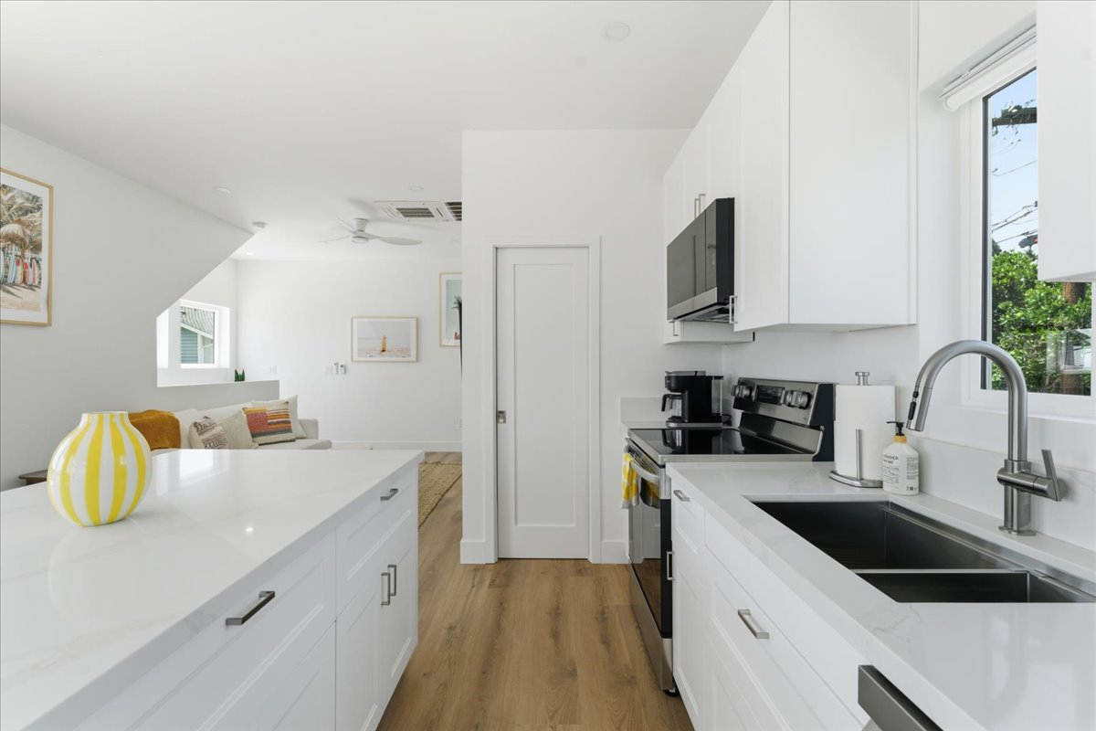 Quiet Pt Loma New Two Story ADU with Rooftop City Views - Photo 5