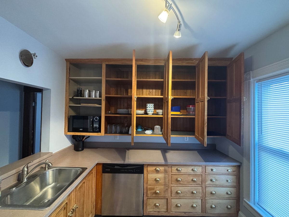 Walkable to CVPH/Downtown Large House Plenty of room Centrally Located - Photo 5