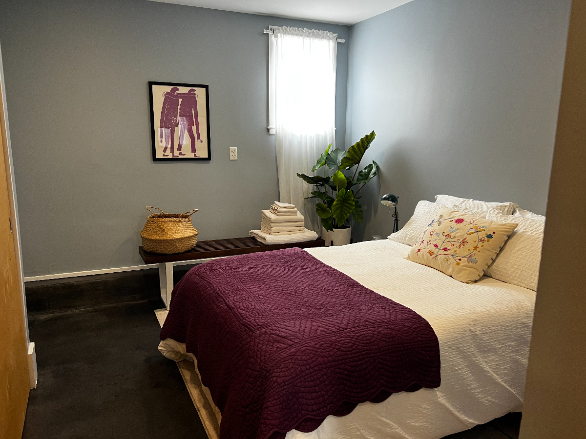 Beautiful 1B/1B Ground Floor Apartment in a Great Neighborhood! - Photo 2