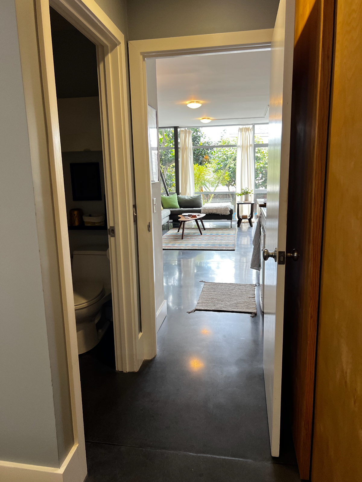Beautiful 1B/1B Ground Floor Apartment in a Great Neighborhood! - Photo 5