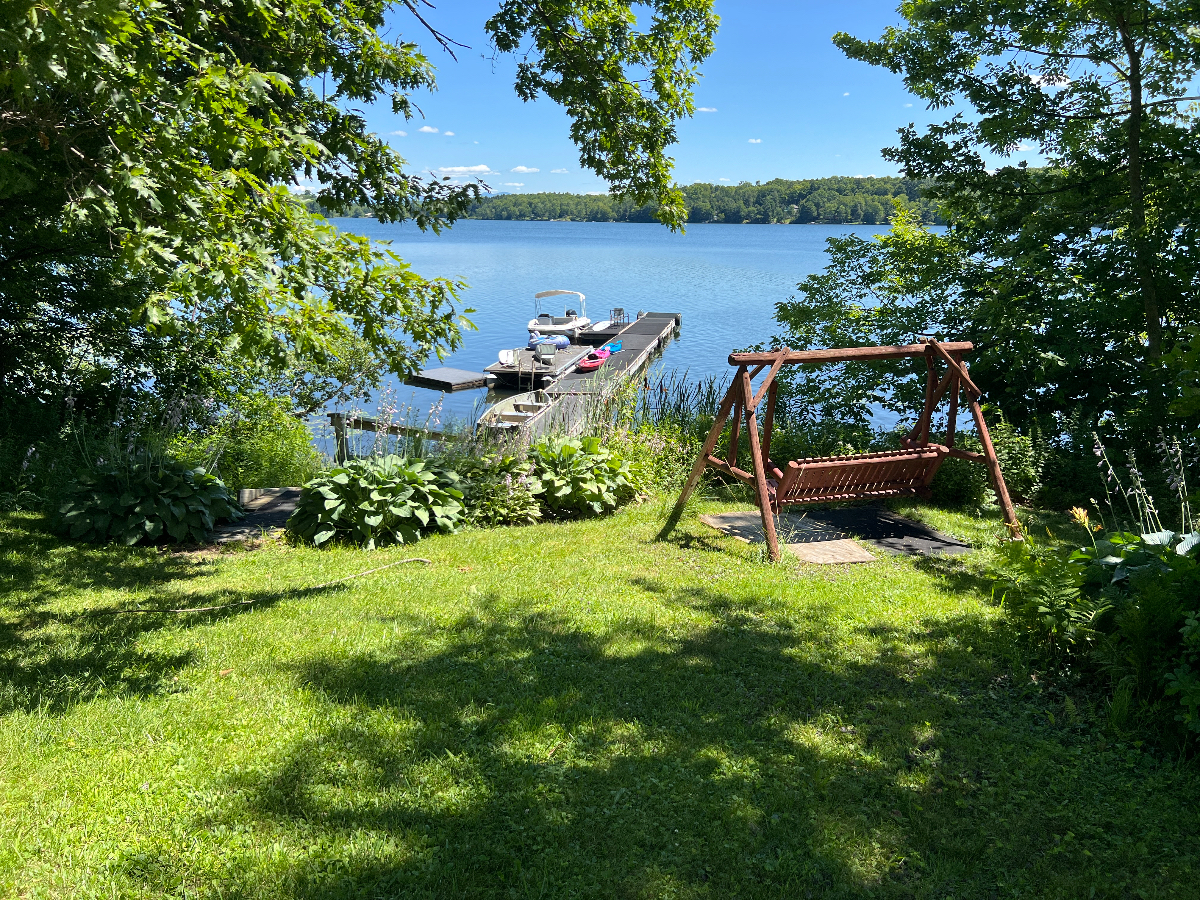 Lake house on Fairfield Pond - Photo 3