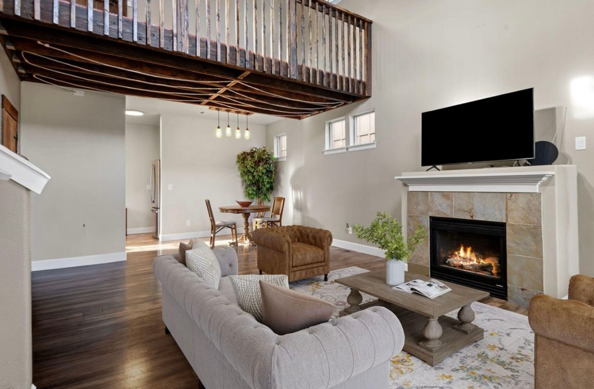 Cozy Room In Recently Purchased House - Photo 2