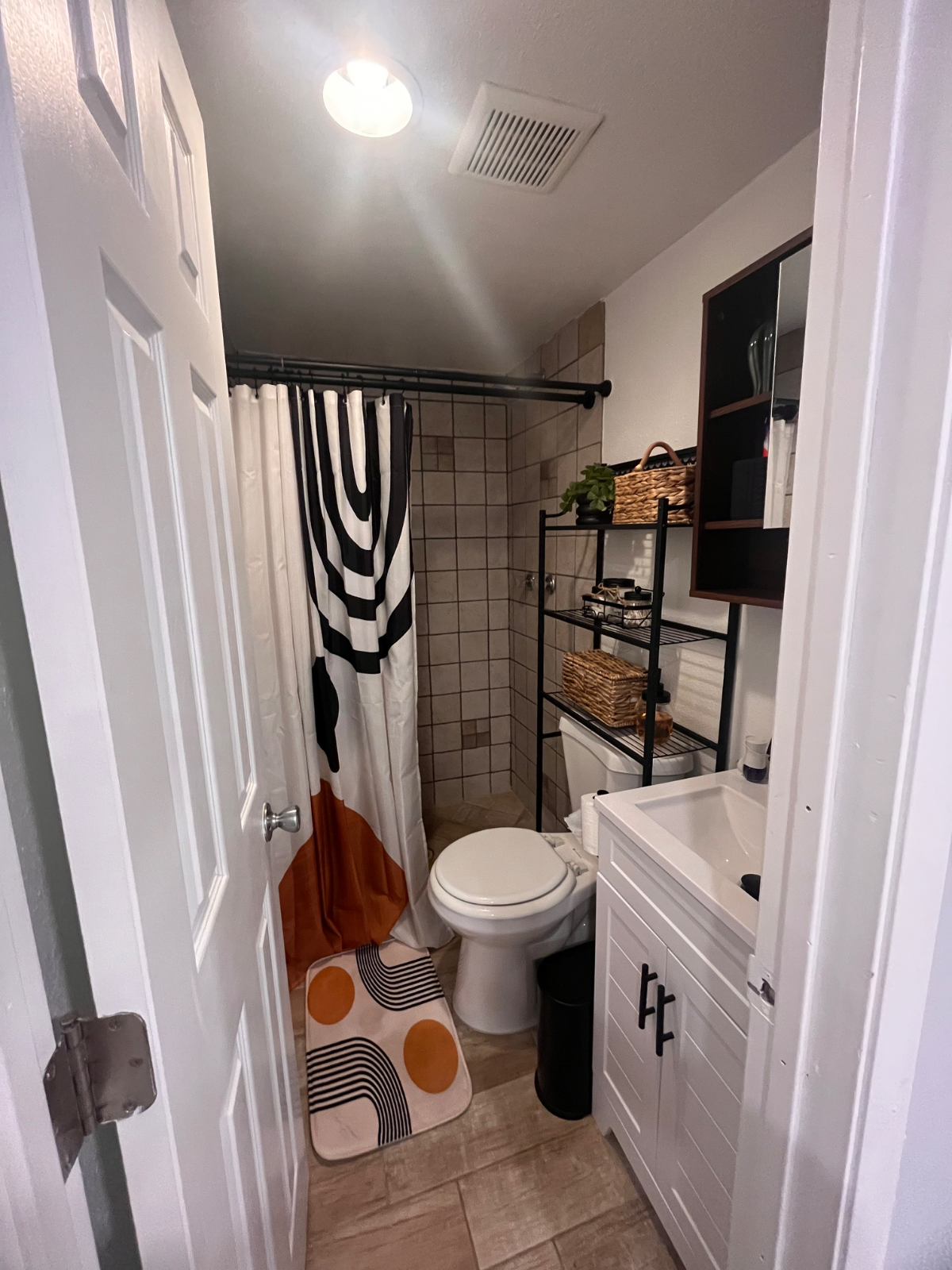 Private 1BR ADU w/ Kitchen, Parking & Patio- 30-60 Day Stay - Available Until June 5 - Near DTLA, USC, Hospitals - Photo 6