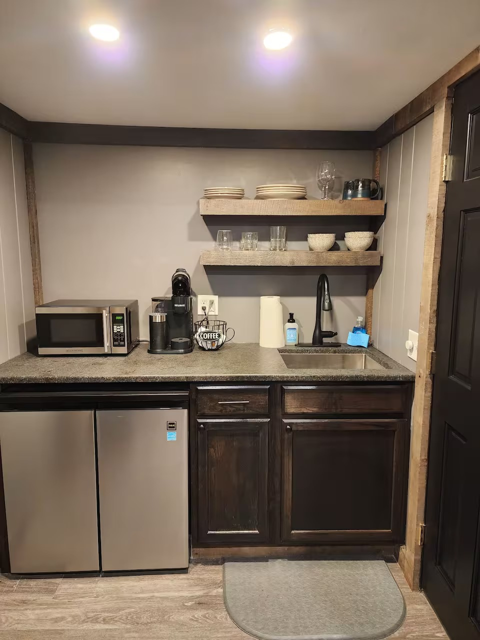 Studio Apartment - Photo 2