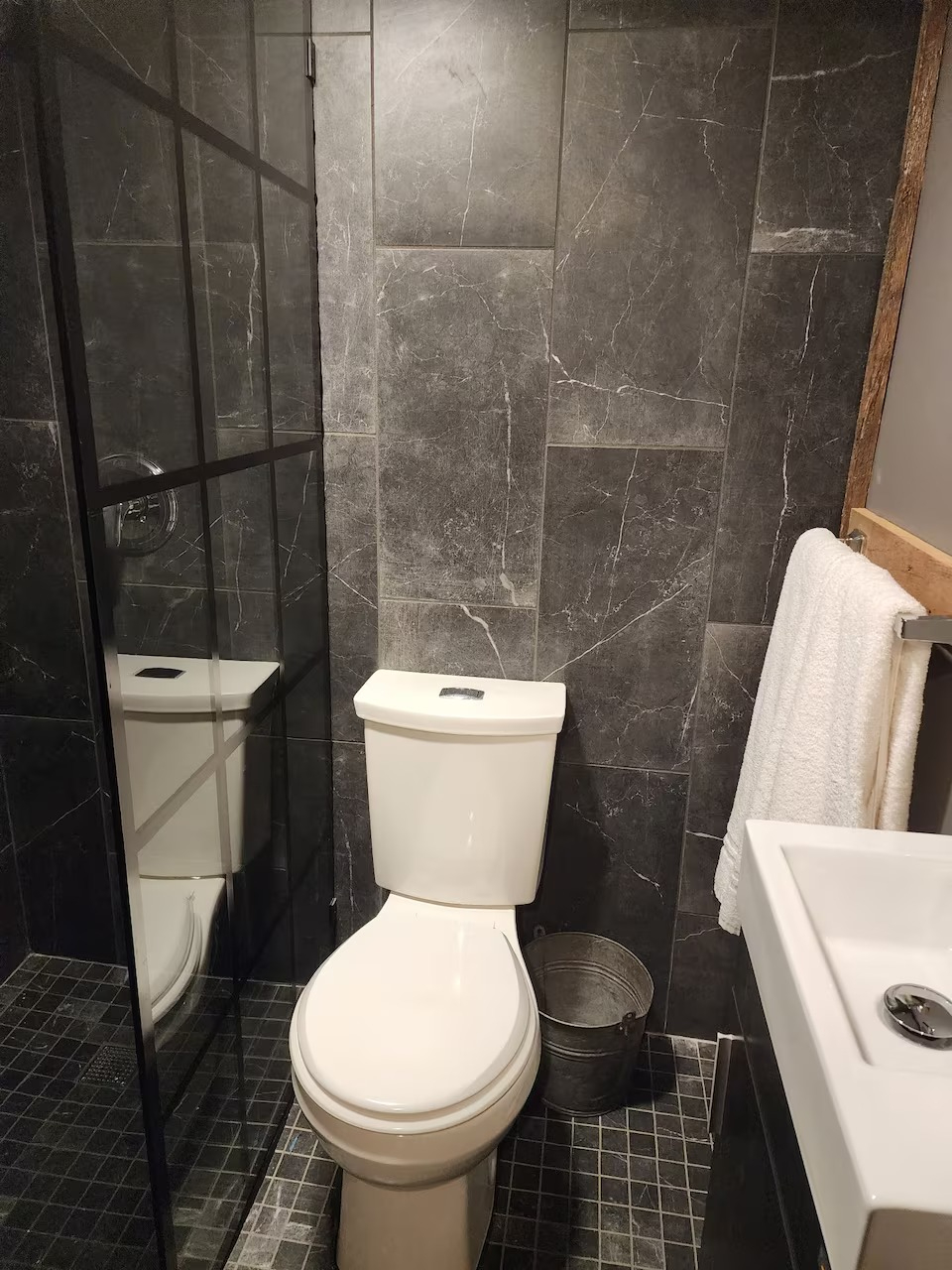 Studio Apartment - Photo 12