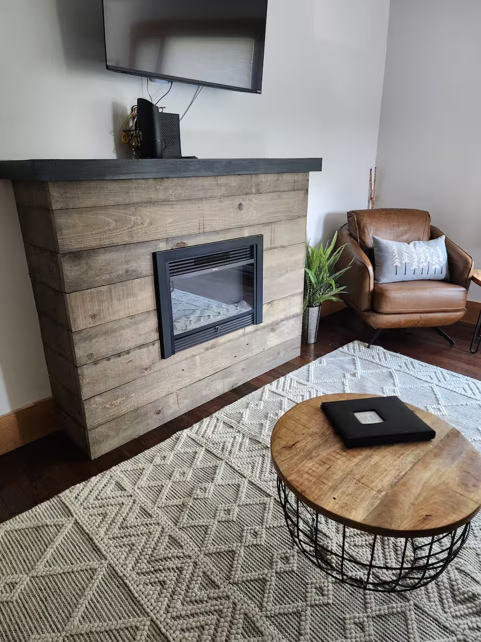 Modern 1BR Retreat Steps from Lake Placid Village - Photo 2