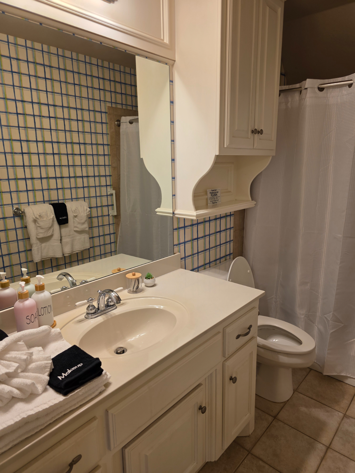 Stylish 3BR Retreat and Office and Private Pool - Photo 3