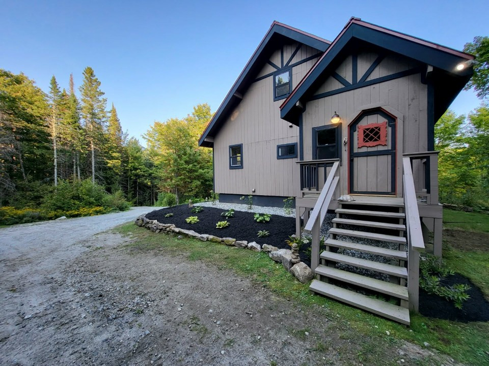 Upscale 3BR/2BA cabin in Vermont's Northeast Kingdom. Modern rustic interior, private trails, Starli - Photo 4