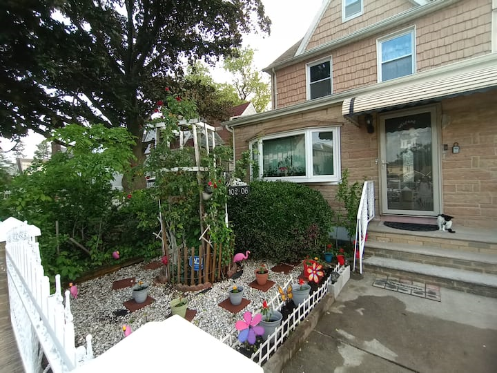 Flexible 2 To 4 Bedroom Rental Near UBS Arena And LIRR With Easy Access To Manhattan And JFK - Photo 2