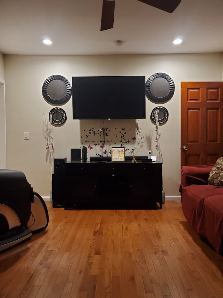Flexible 2 To 4 Bedroom Rental Near UBS Arena And LIRR With Easy Access To Manhattan And JFK - Photo 5
