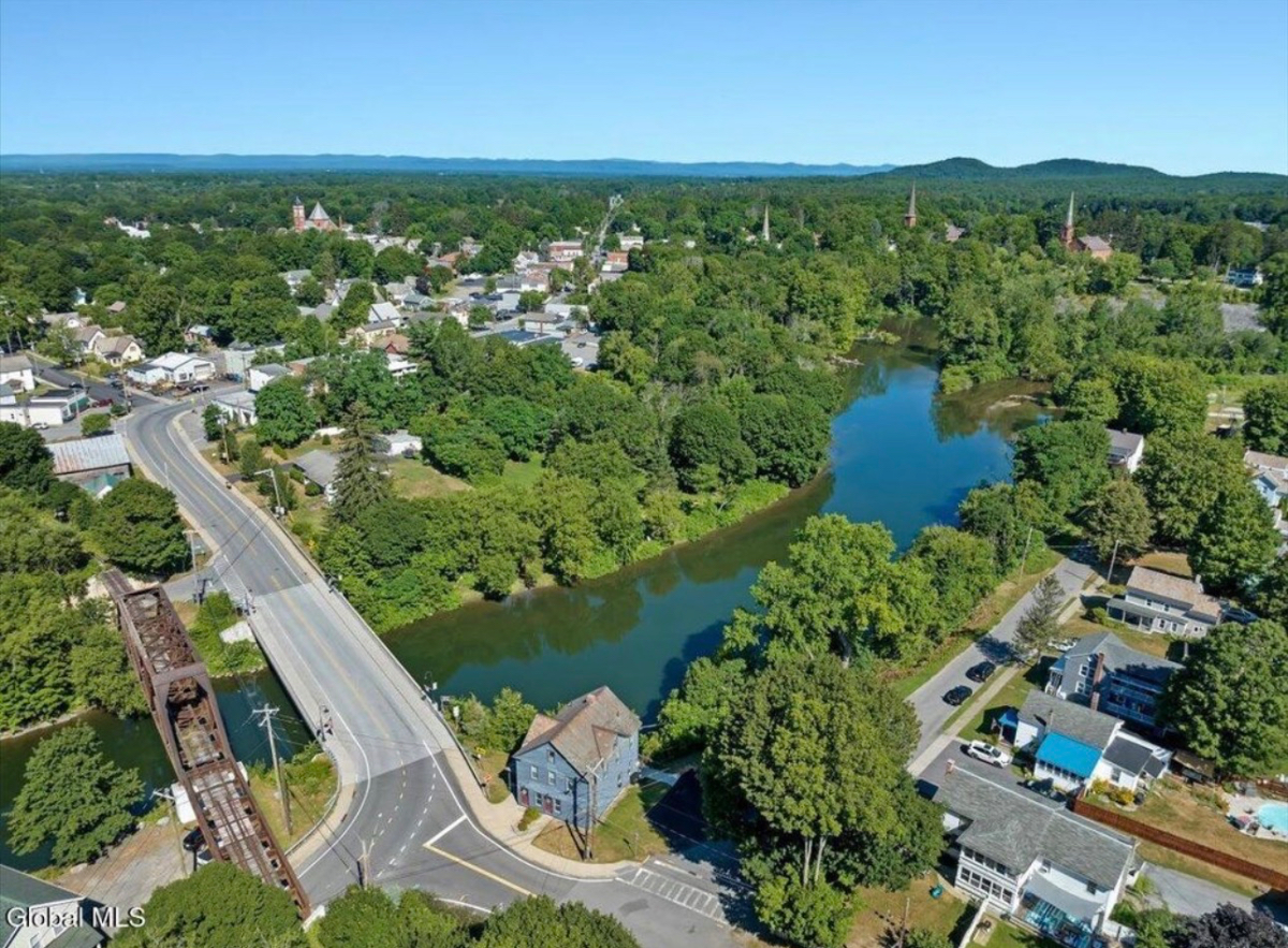 2 Bdrm Riverfront Apartment - Photo 6