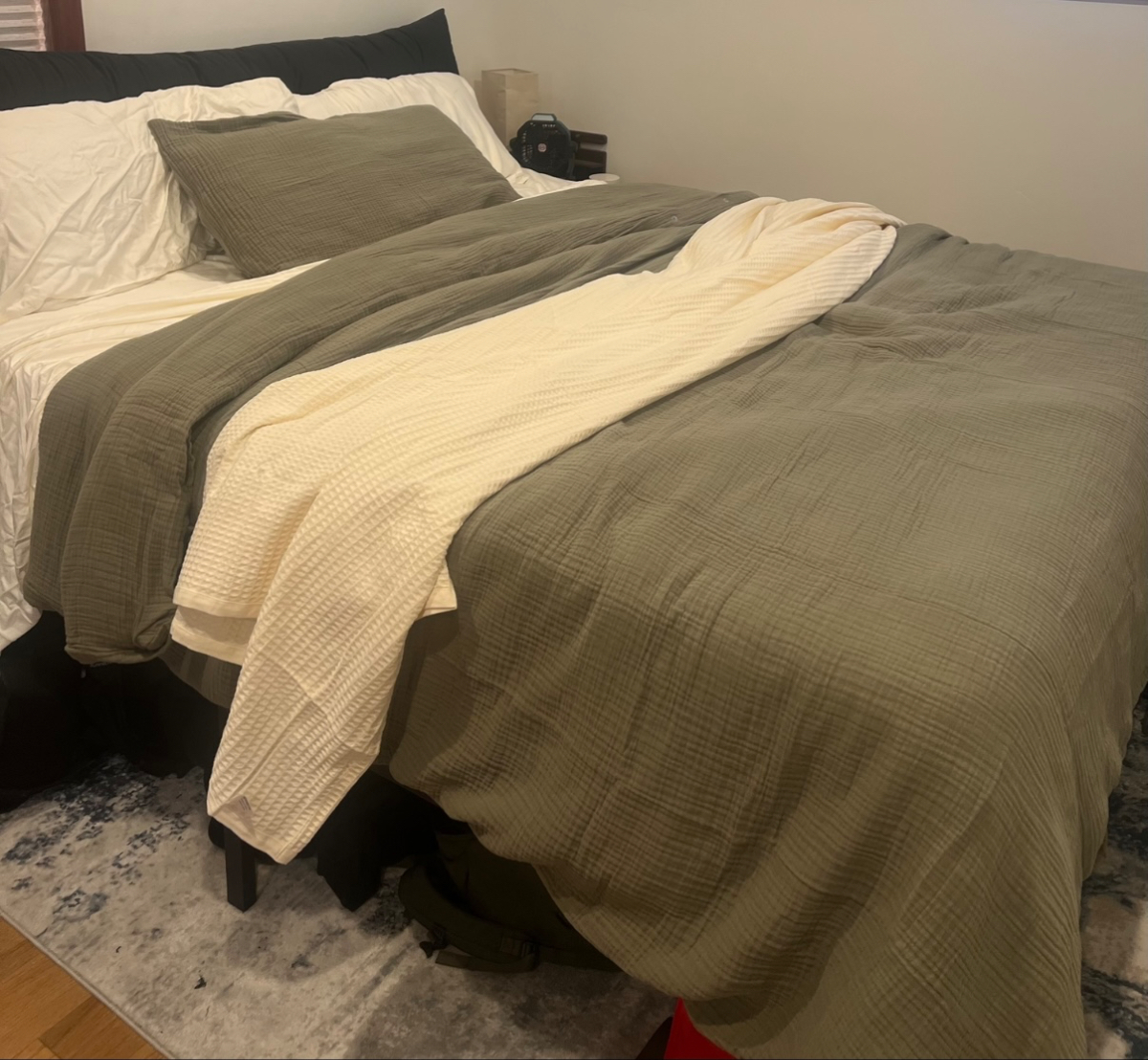 Furnished room with private attached bathroom in 3bd/3ba off Century West - Photo 3