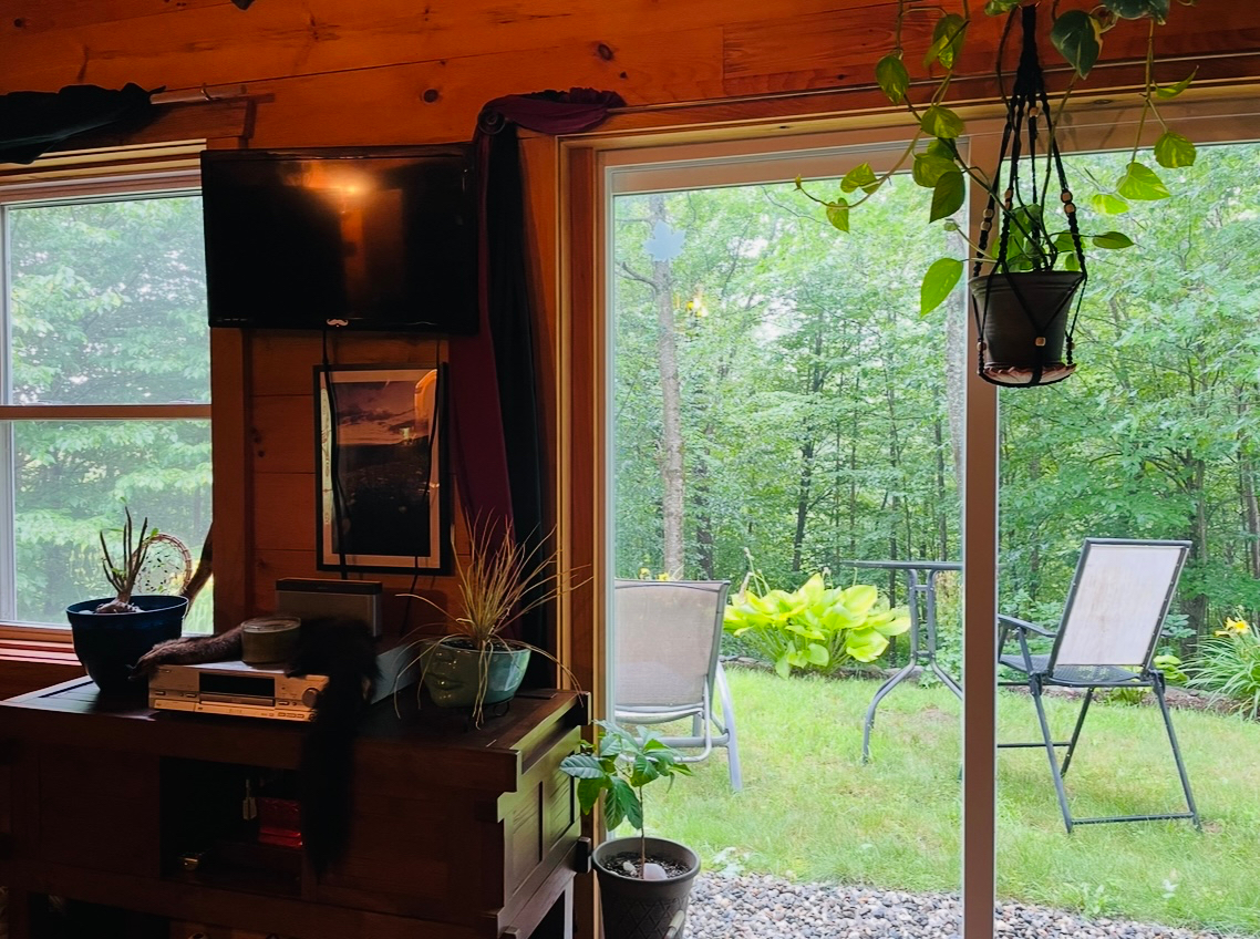 Cozy Furnished Cabin Near Smugglers Notch - Quiet, Private, Pet Friendly - Photo 6