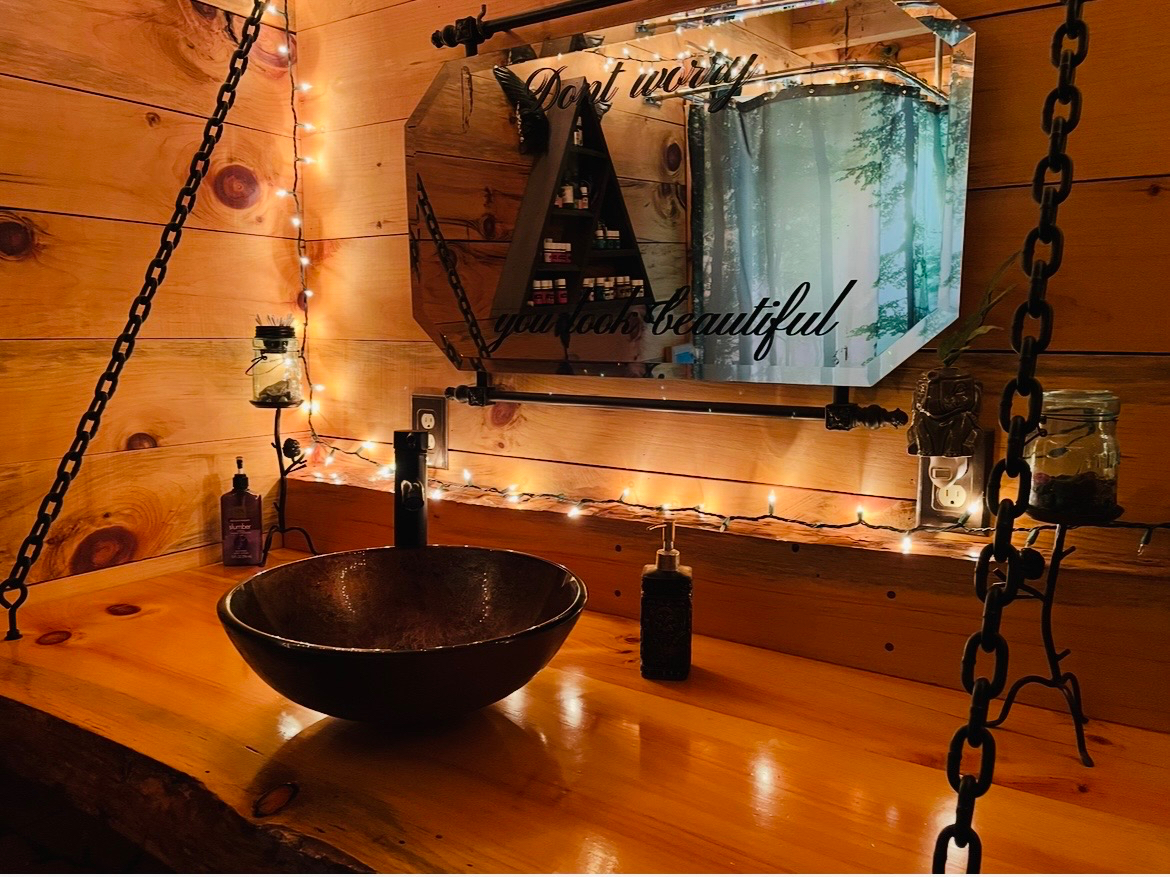 Cozy Furnished Cabin Near Smugglers Notch - Quiet, Private, Pet Friendly - Photo 9