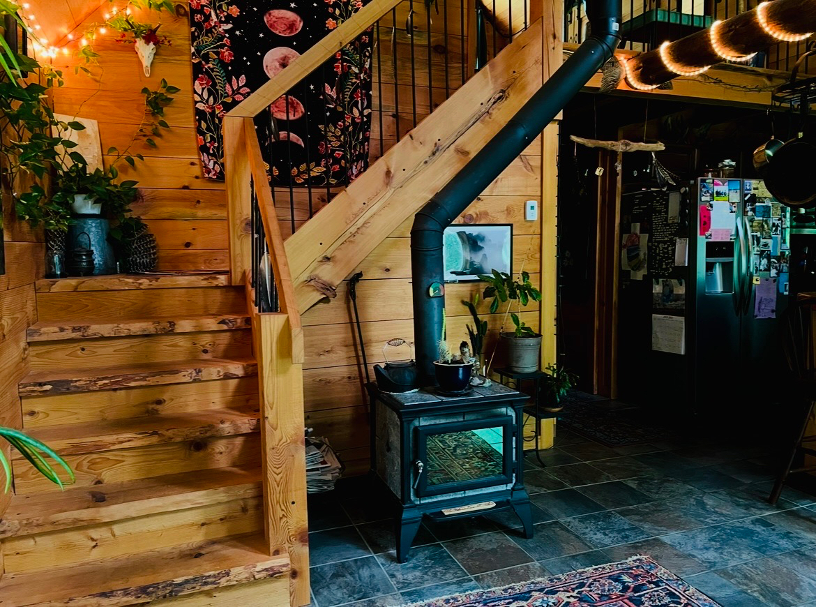 Cozy Furnished Cabin Near Smugglers Notch - Quiet, Private, Pet Friendly - Photo 2