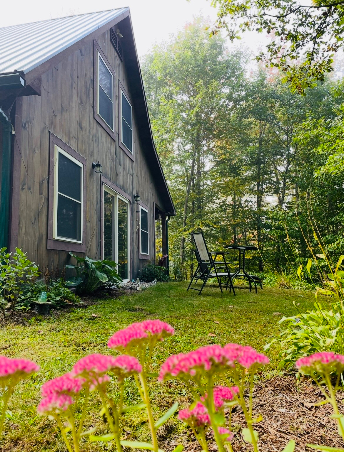 Cozy Furnished Cabin Near Smugglers Notch - Quiet, Private, Pet Friendly - Photo 11
