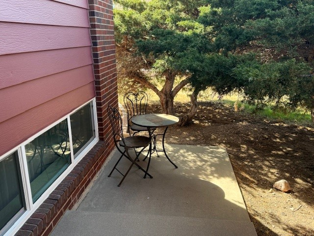 The 19th Green, totally remodeled Condo steps from the Airport Golf Course - Photo 11