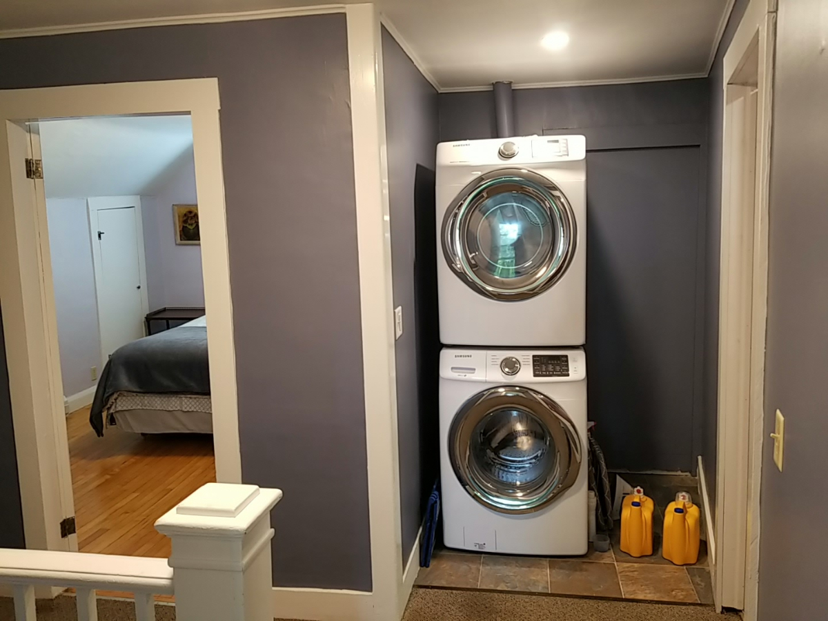Private Bed/Bath suite in my home - 2 suites available - Photo 2