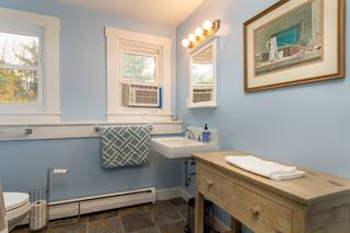 Private Bed/Bath suite in my home - 2 suites available - Photo 7