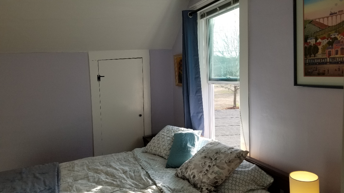 Private Bed/Bath suite in my home - 2 suites available - Photo 8