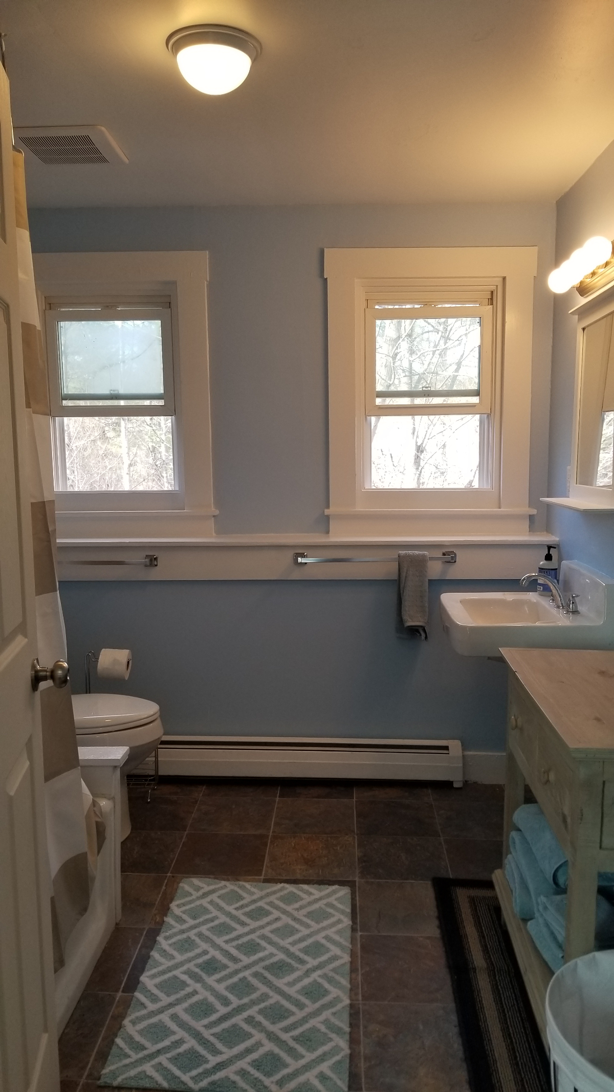 Private Bed/Bath suite in my home - 2 suites available - Photo 9