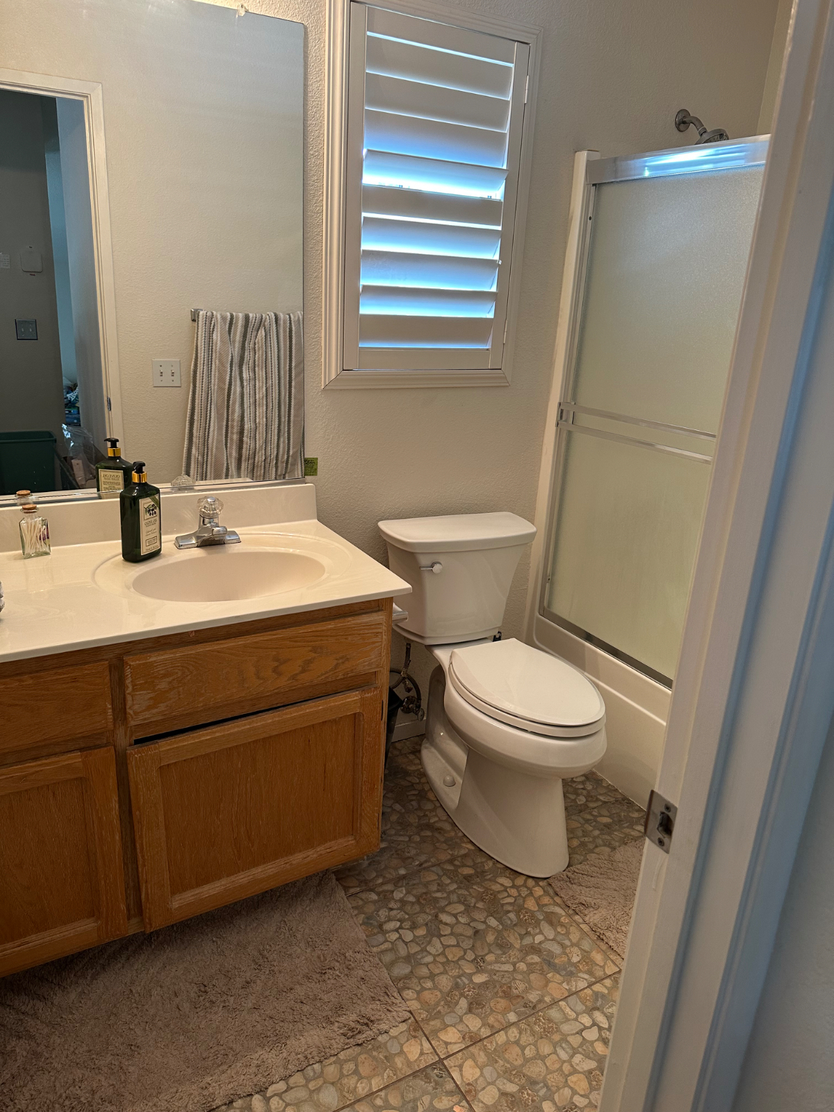 Quiet Spanos Park East Home Near Hospitals Hosted by Healthcare Professional - Photo 6
