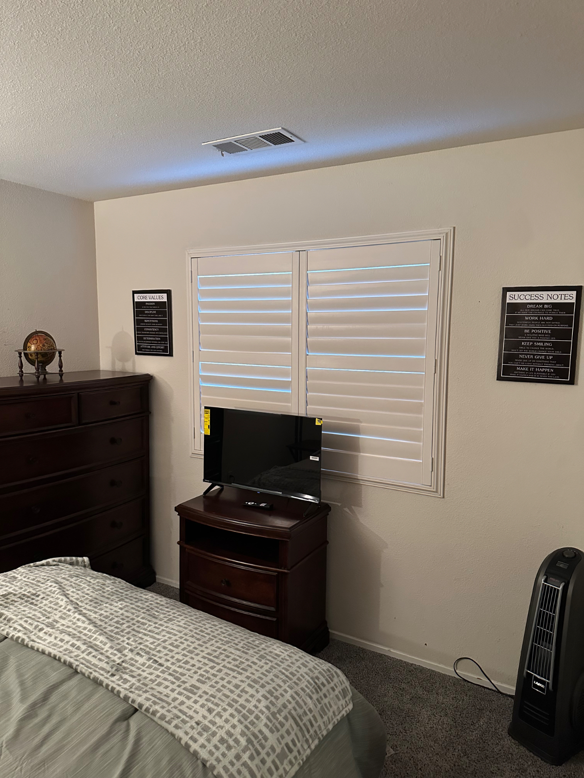 Quiet Spanos Park East Home Near Hospitals Hosted by Healthcare Professional - Photo 2