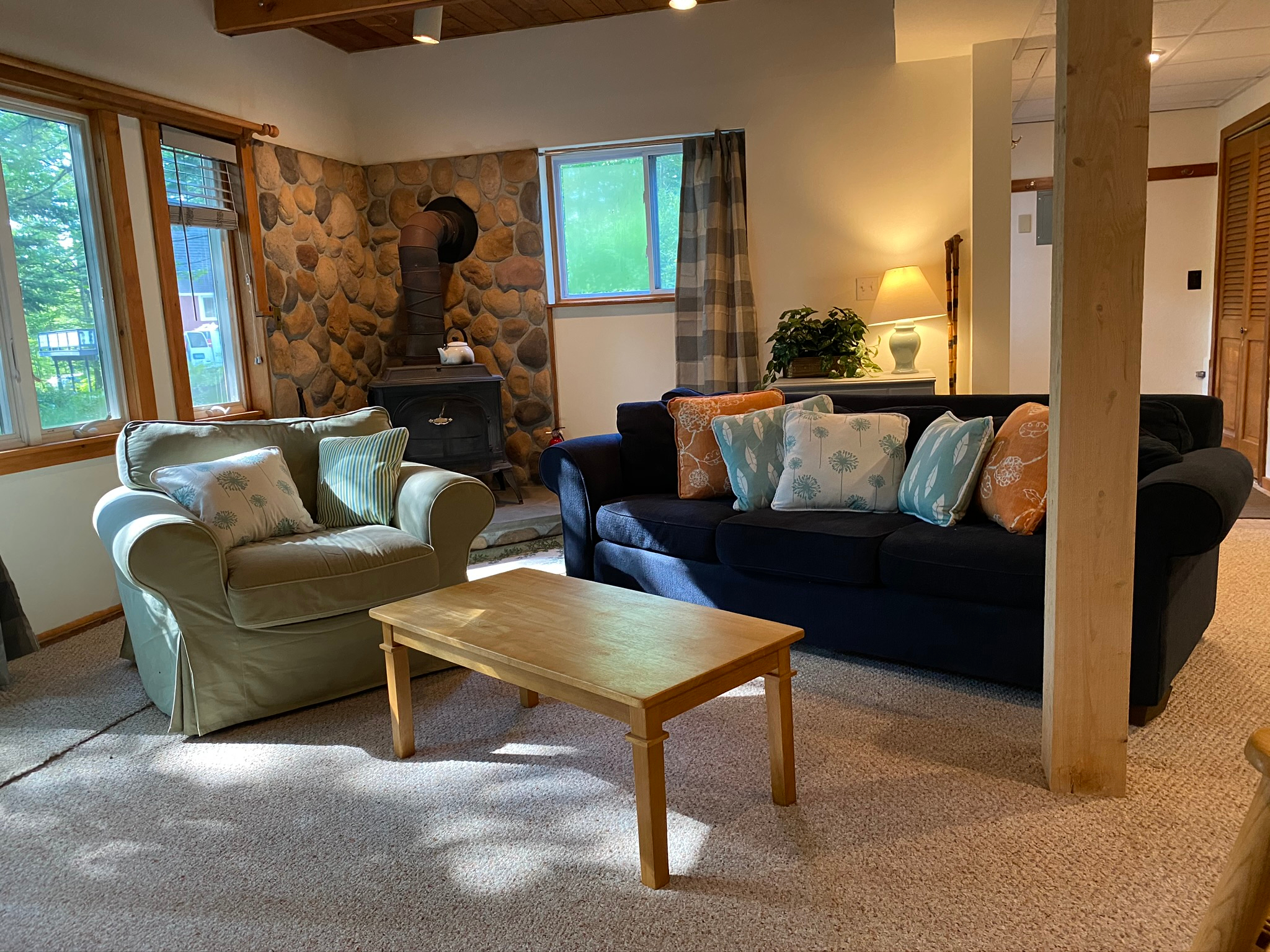 Winter Seasonal Rental: 2 Bedroom - Pet Friendly - 1 mile from Mt Snow - Photo 3