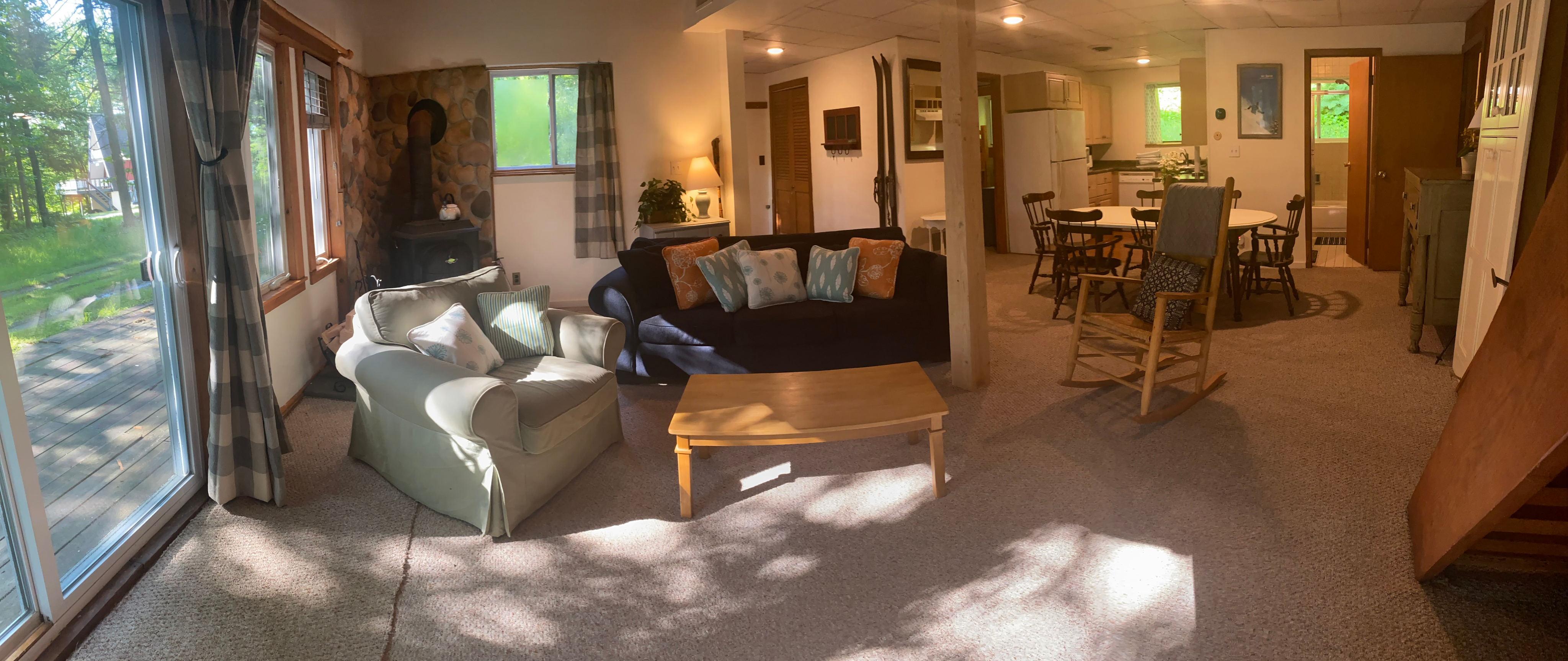 Winter Seasonal Rental: 2 Bedroom - Pet Friendly - 1 mile from Mt Snow - Photo 2