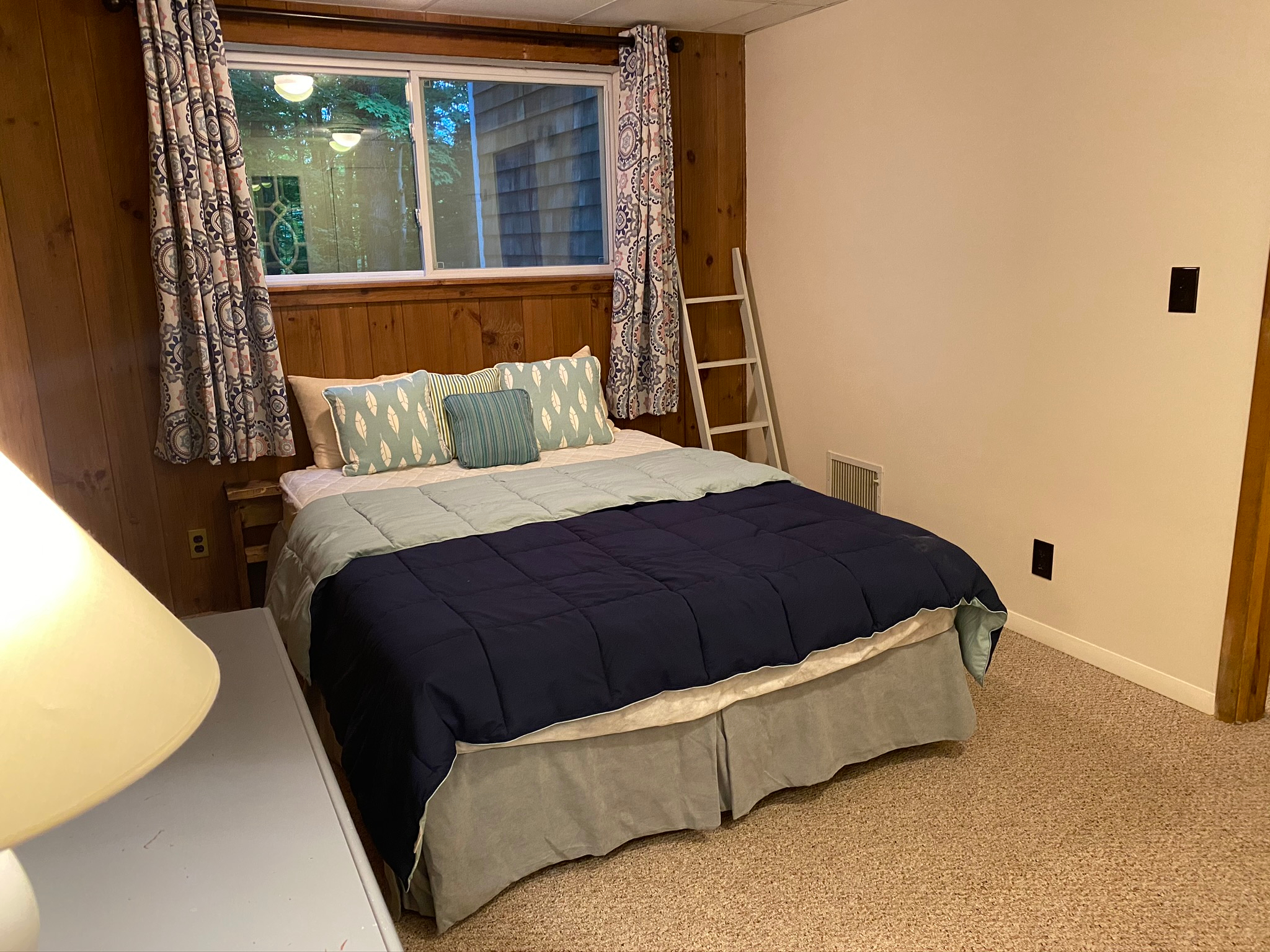 Winter Seasonal Rental: 2 Bedroom - Pet Friendly - 1 mile from Mt Snow - Photo 5