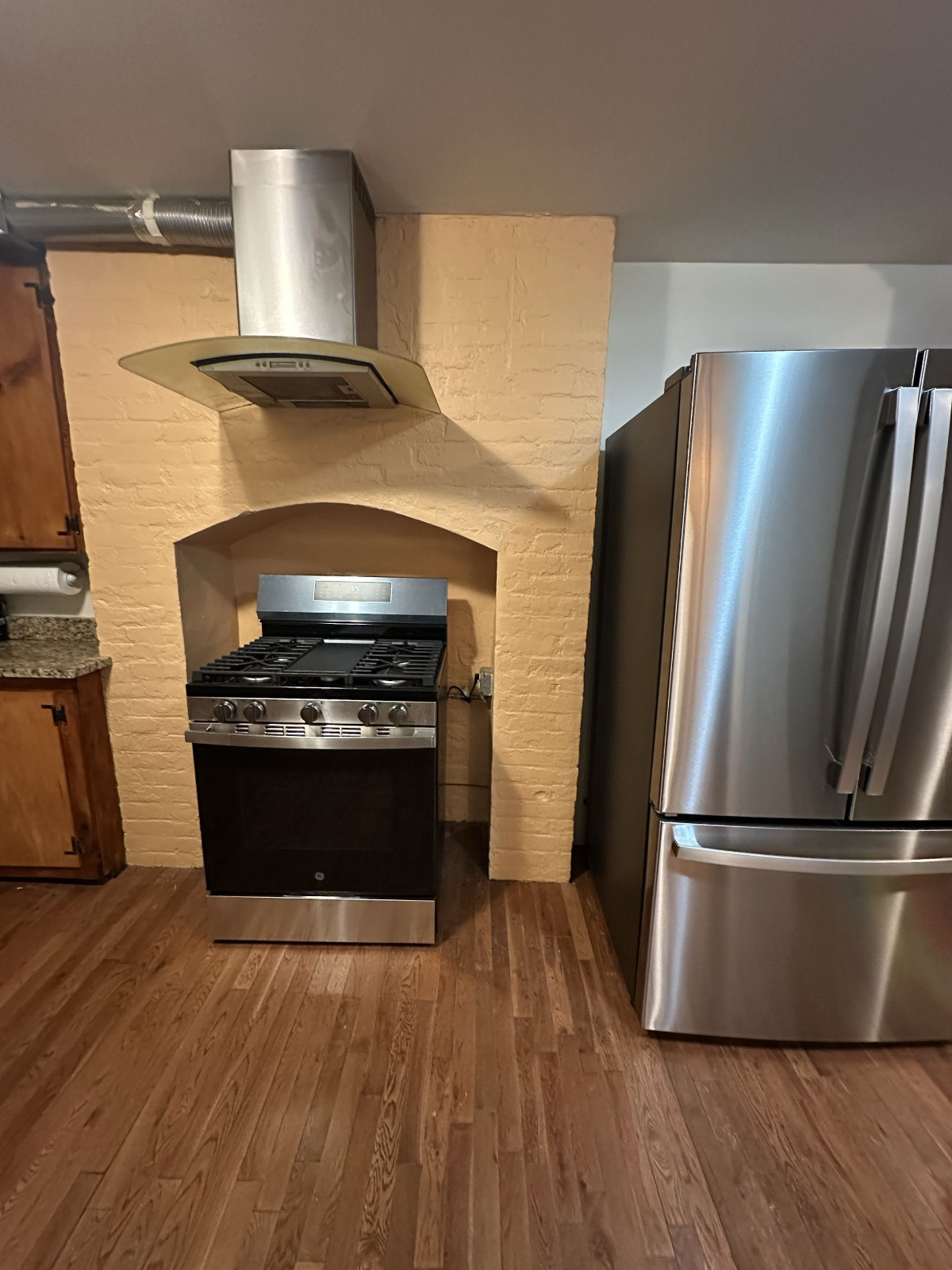 1 Br Central Location King Sized Bed With Parking - Photo 6