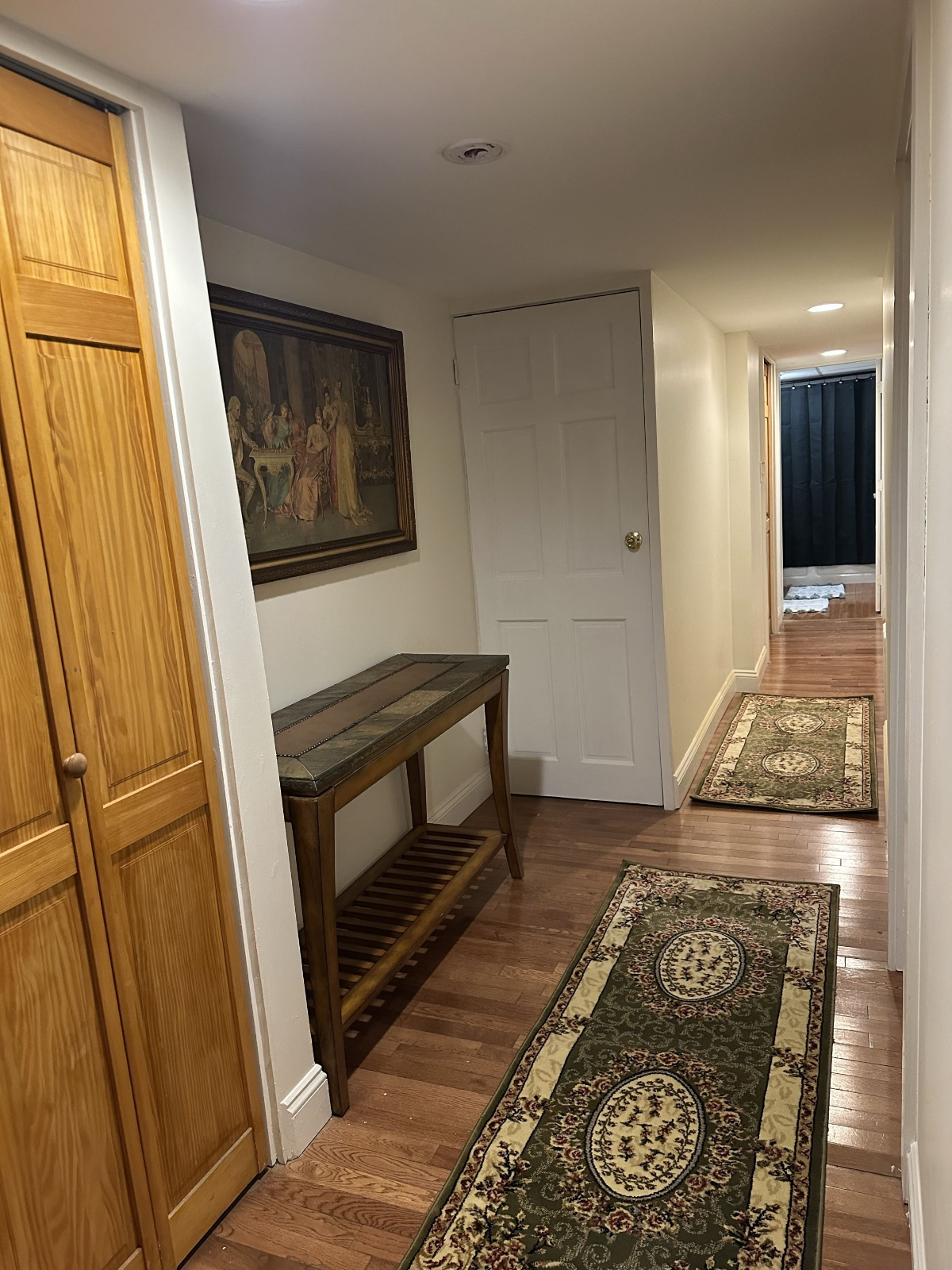 1 Br Central Location King Sized Bed With Parking - Photo 9