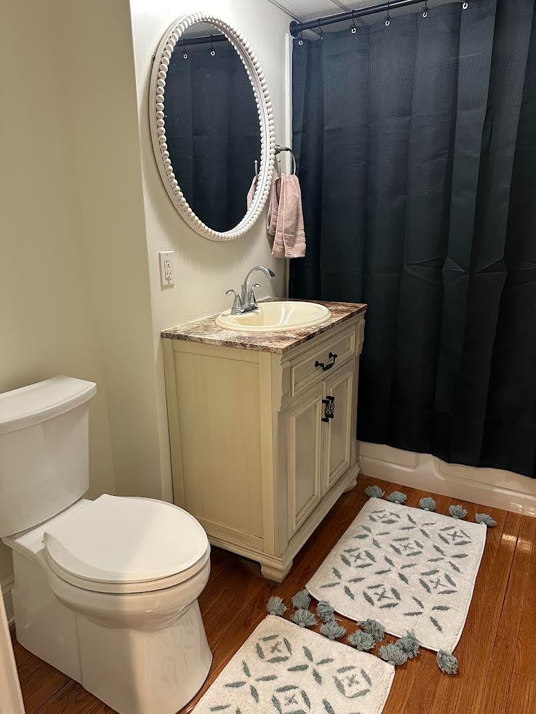 1 Br Central Location King Sized Bed With Parking - Photo 5