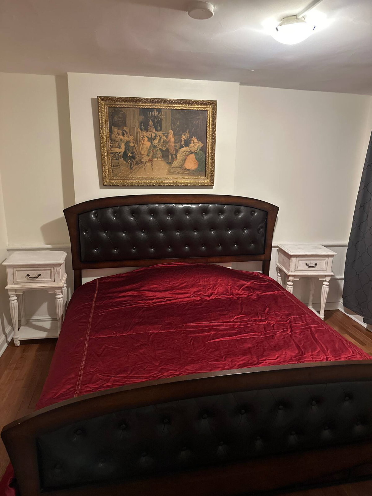 1 Br Central Location King Sized Bed With Parking - Photo 1