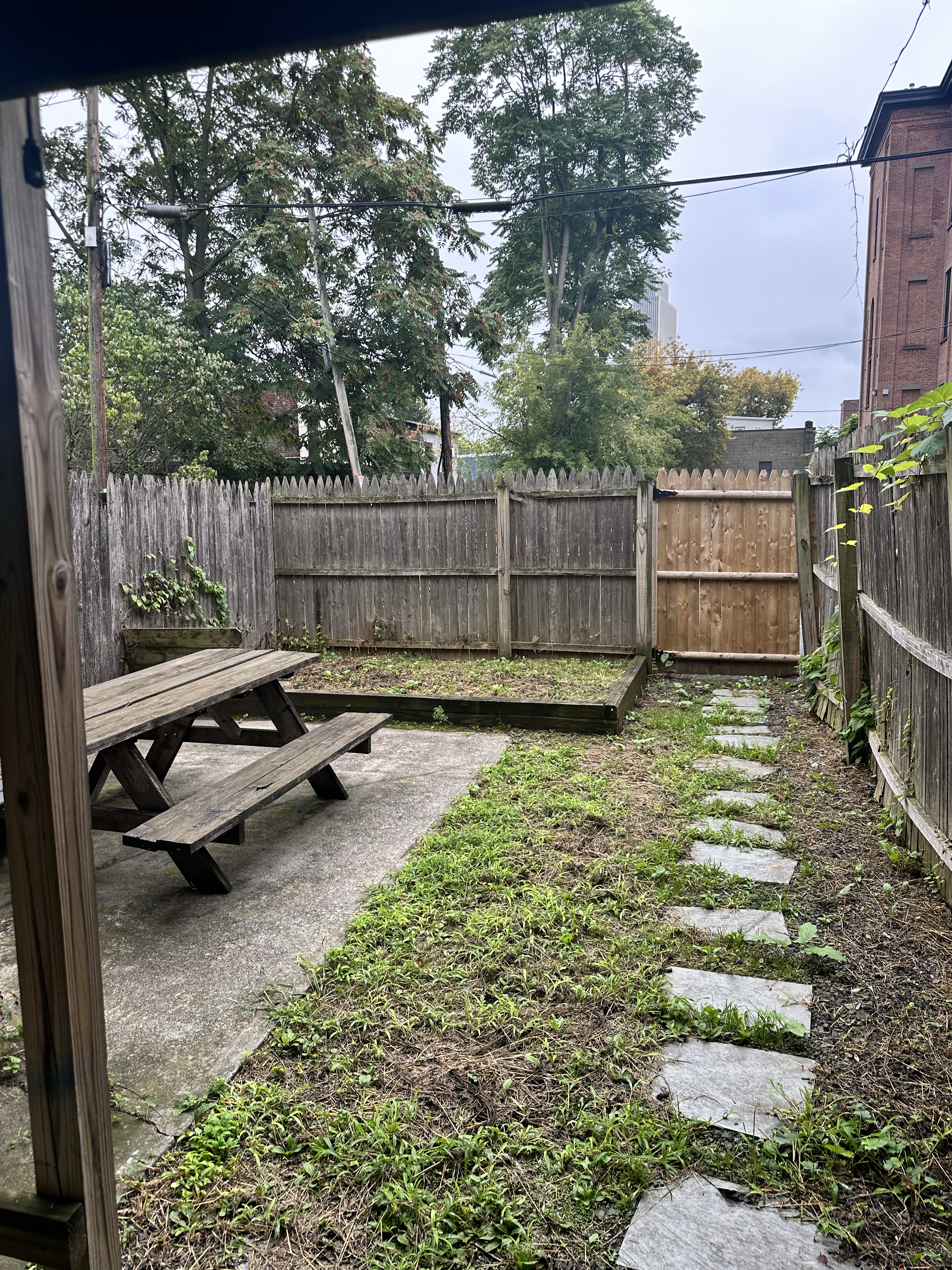1 Br Central Location King Sized Bed With Parking - Photo 10