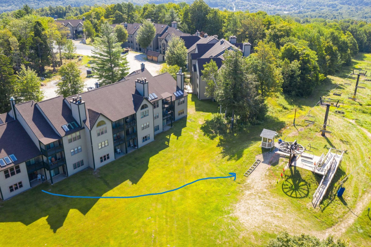 Cozy Condo at Winterplace in Okemo - Photo 4