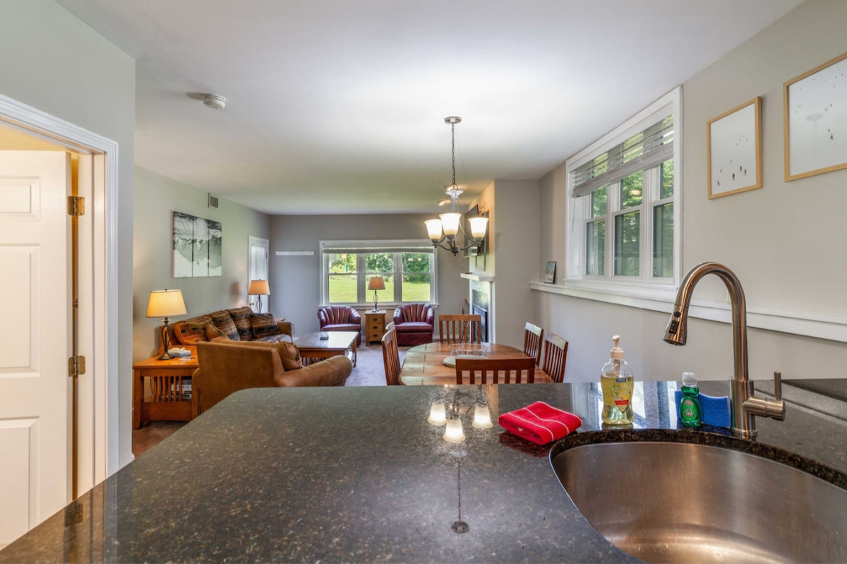 Cozy Condo at Winterplace in Okemo - Photo 5