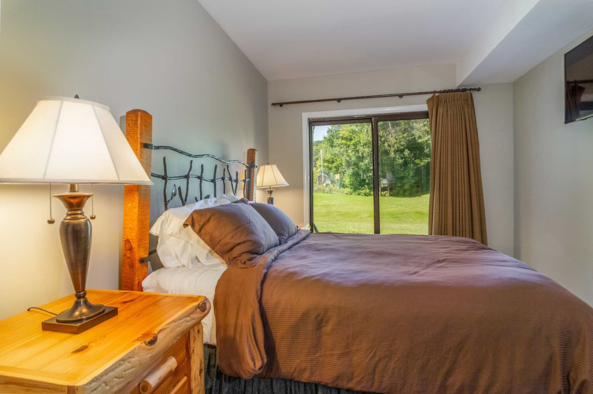 Cozy Condo at Winterplace in Okemo - Photo 7