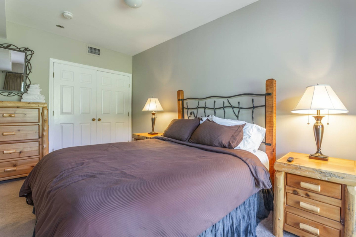 Cozy Condo at Winterplace in Okemo - Photo 8