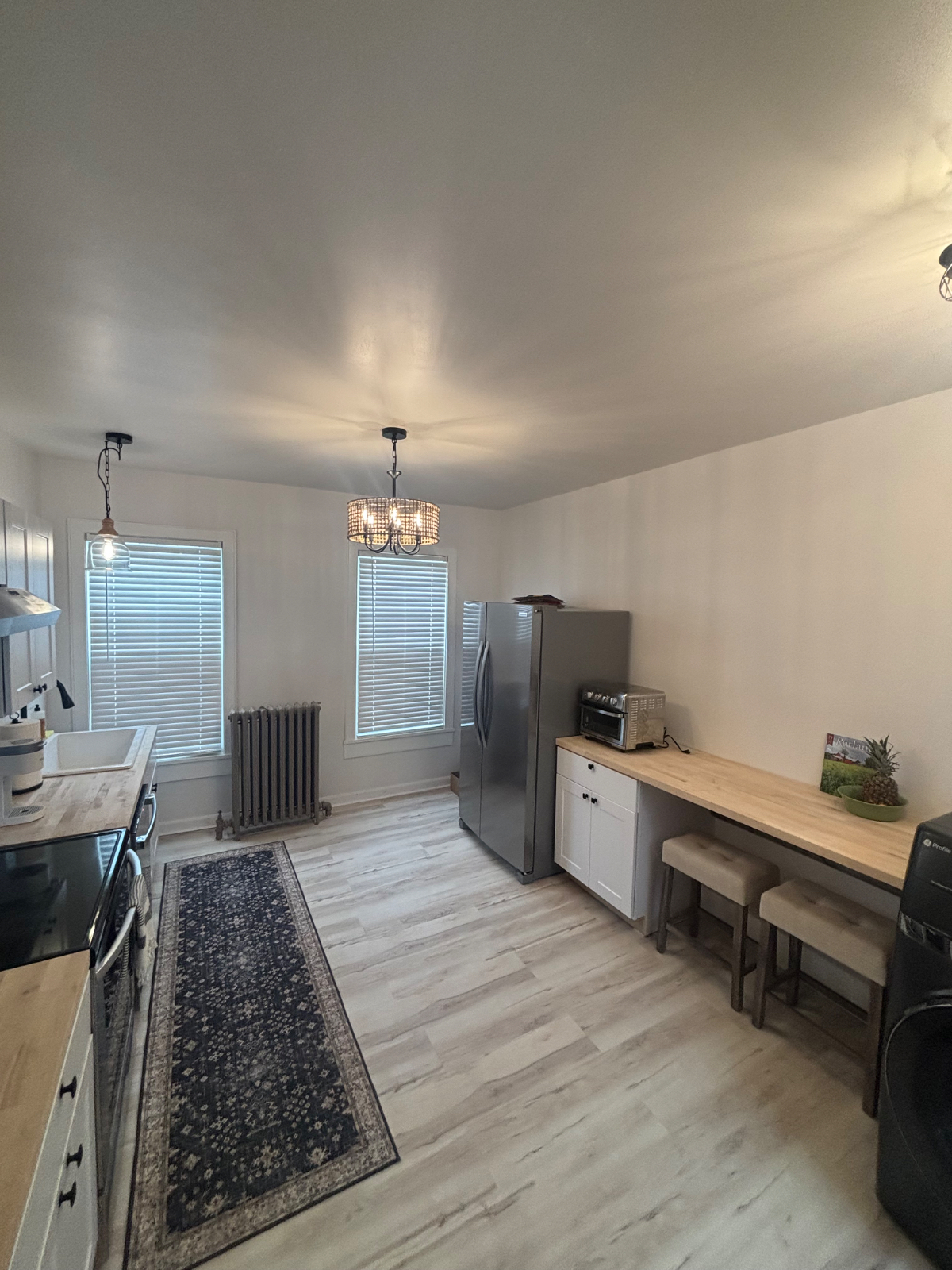 Quiet 2 bed 1st Fl Apt - Walking distance to downtown, New Appliance and Furniture - Photo 3