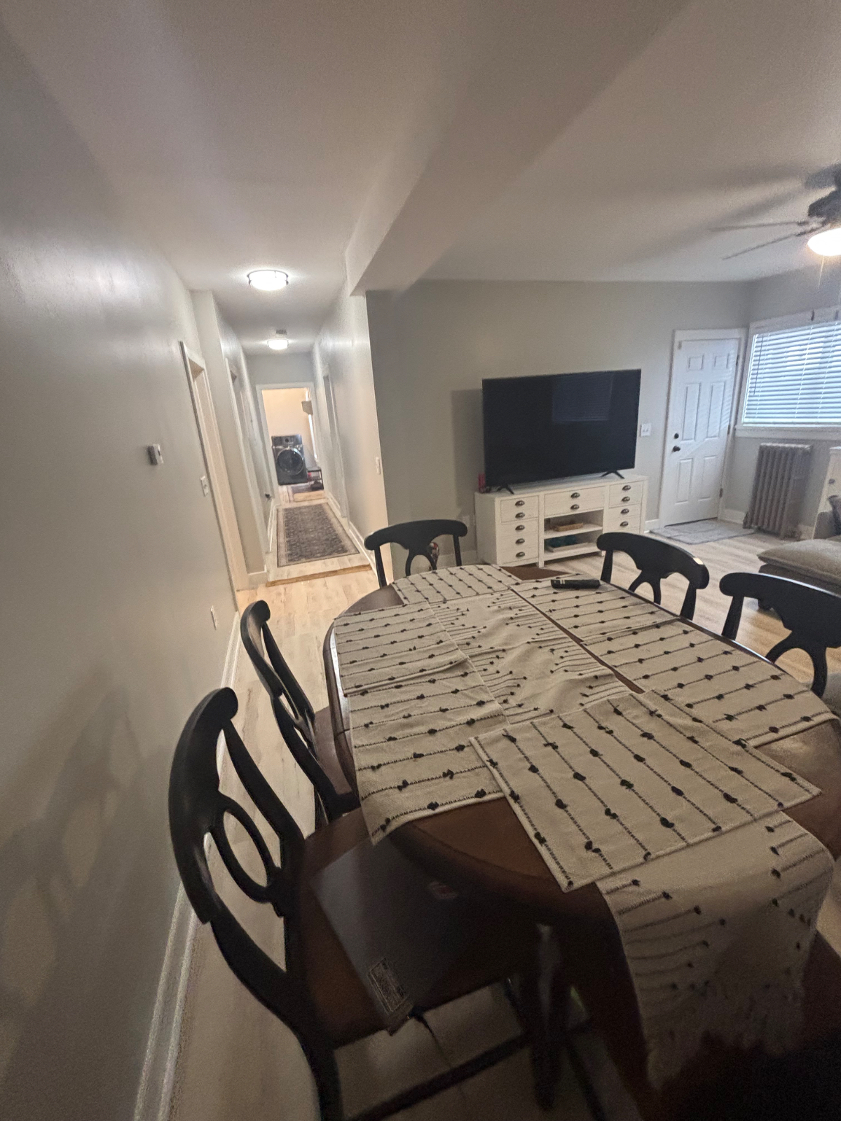 Quiet 2 bed 1st Fl Apt - Walking distance to downtown, New Appliance and Furniture - Photo 6