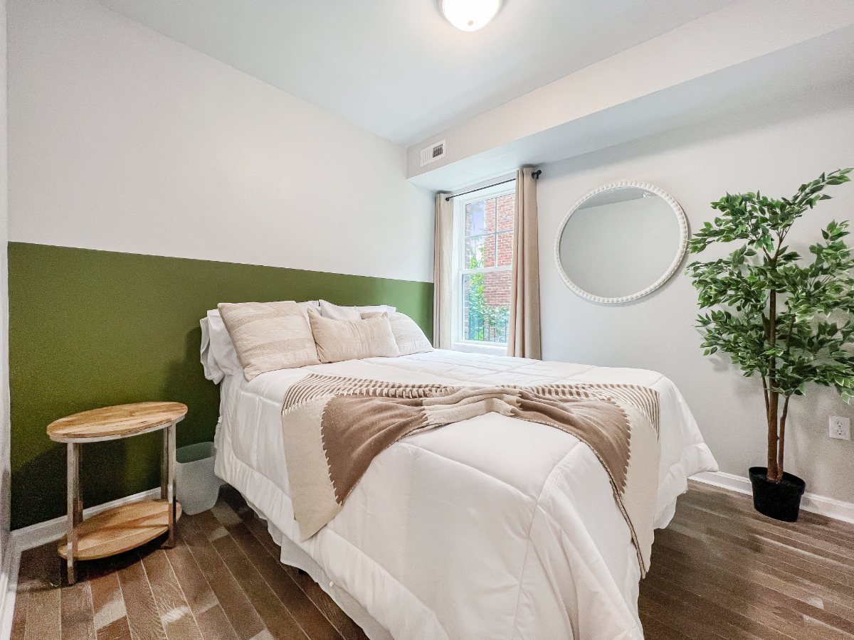 Bright Bohemian Home W/ Parking - Photo 10