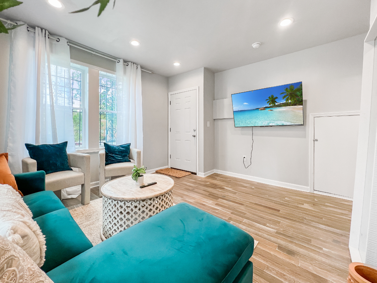 Bright Bohemian Home W/ Parking - Photo 3