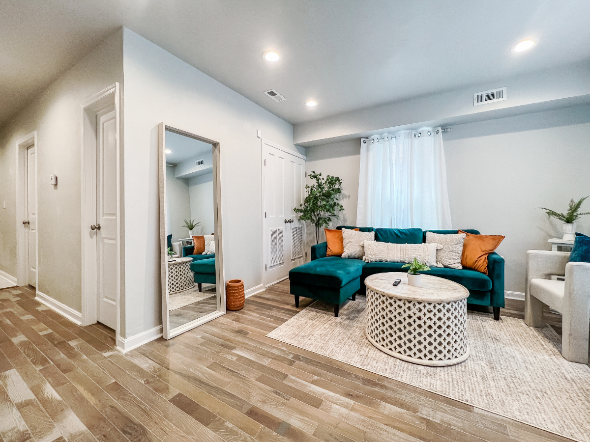 Bright Bohemian Home W/ Parking - Photo 4
