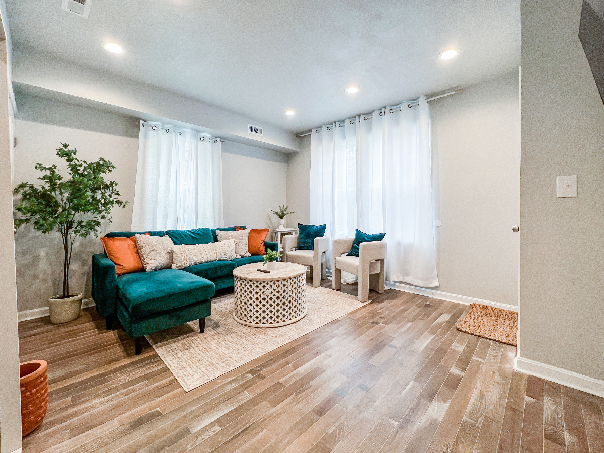 Bright Bohemian Home W/ Parking - Photo 2