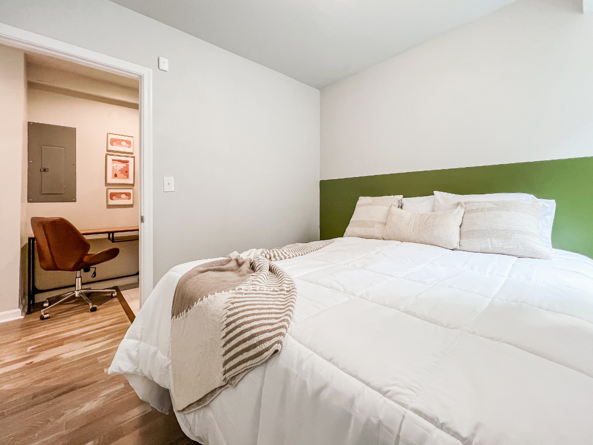 Bright Bohemian Home W/ Parking - Photo 8