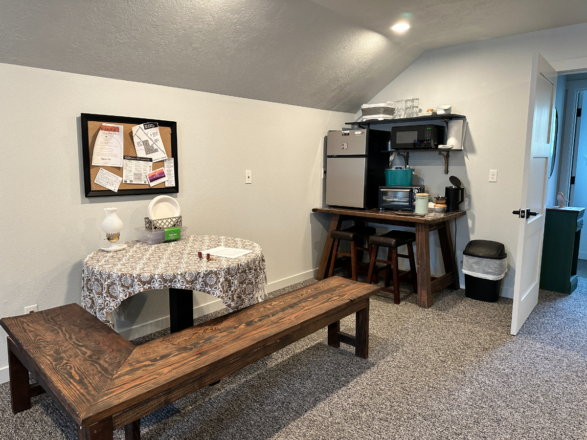 Upstairs Studio Retreat with private bathroom - Photo 3