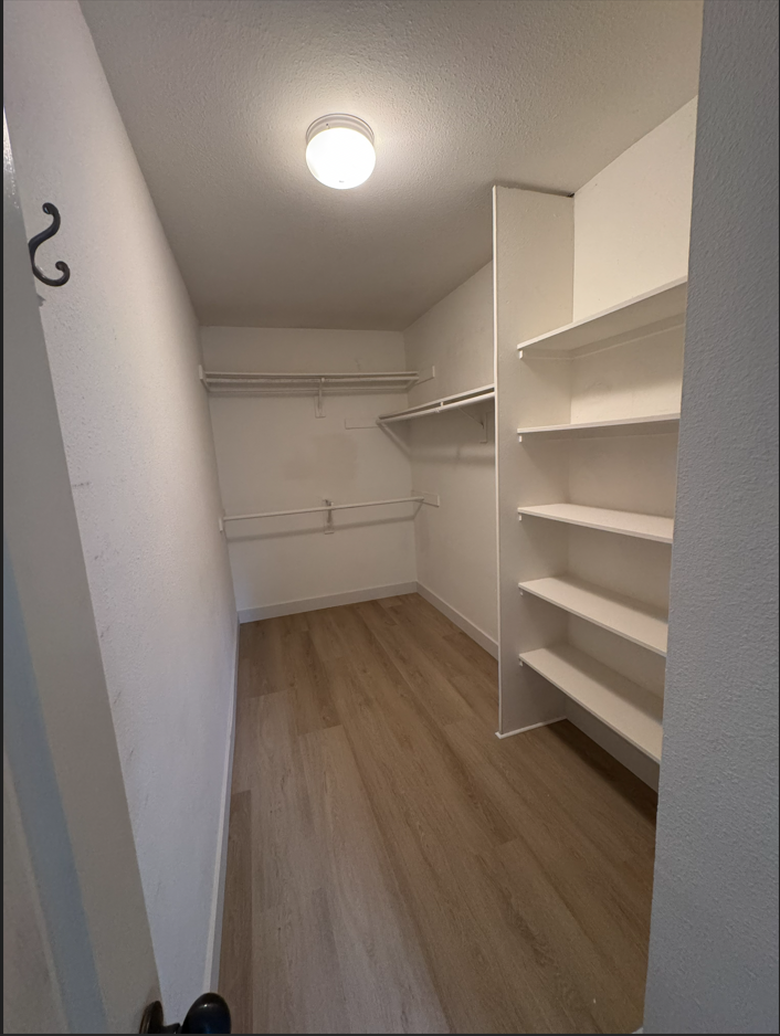Charming 1-Bed, 1-Bath Second-Story Unit with Cathedral Ceilings, Fireplace, Private Balcony, and Two Parking Spaces - Photo 3